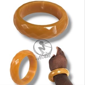 💞Large Vintage Plastic Light Butterscotch Tan Bangle